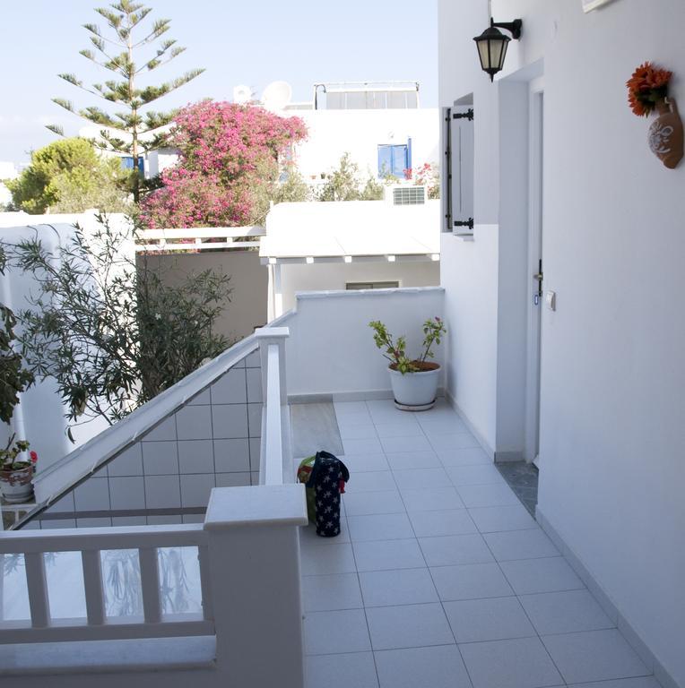 Nicolas Antiparos Luaran gambar